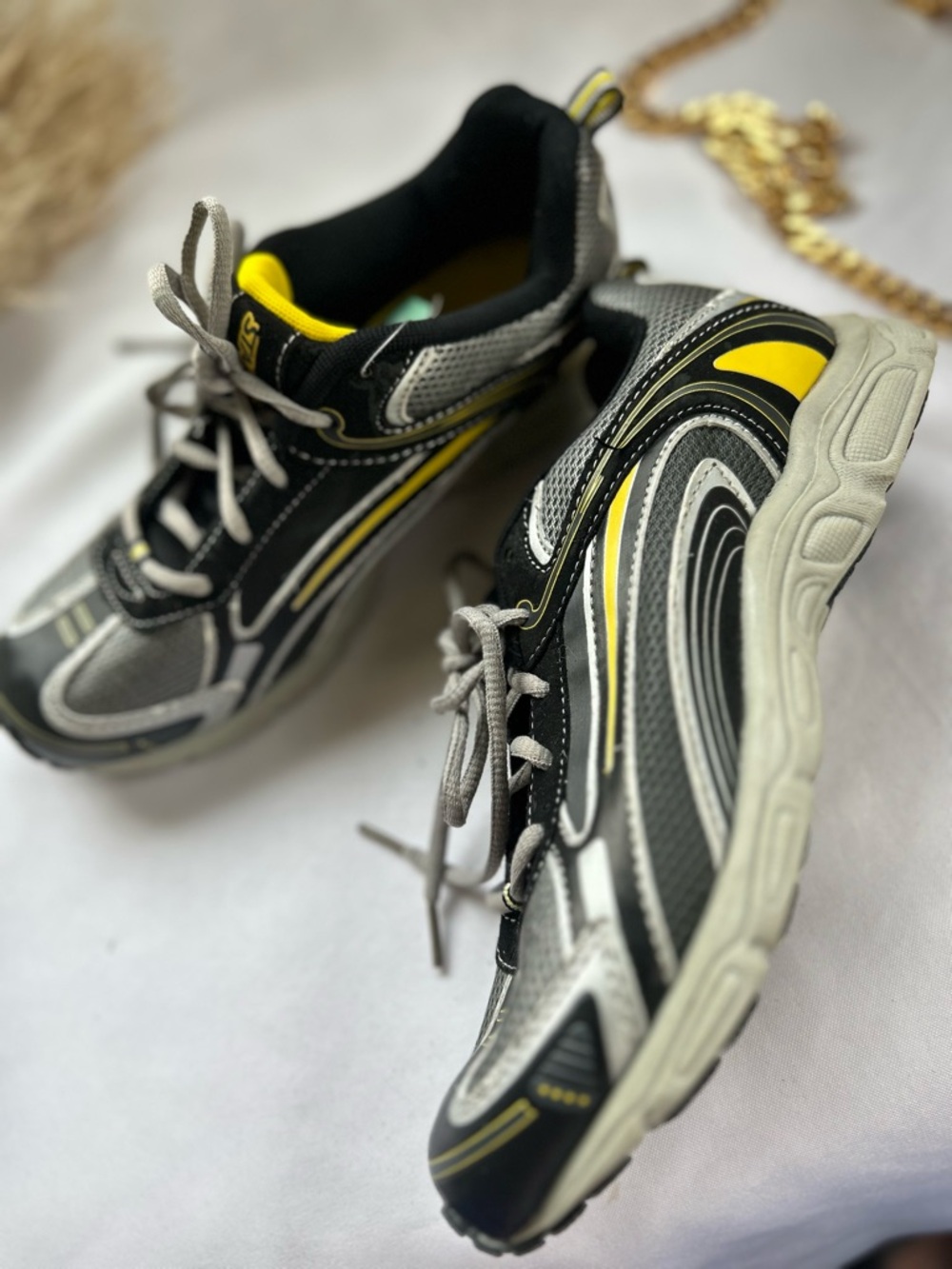 Starter Black and Yellow Men's Athletic Shoes 6 new